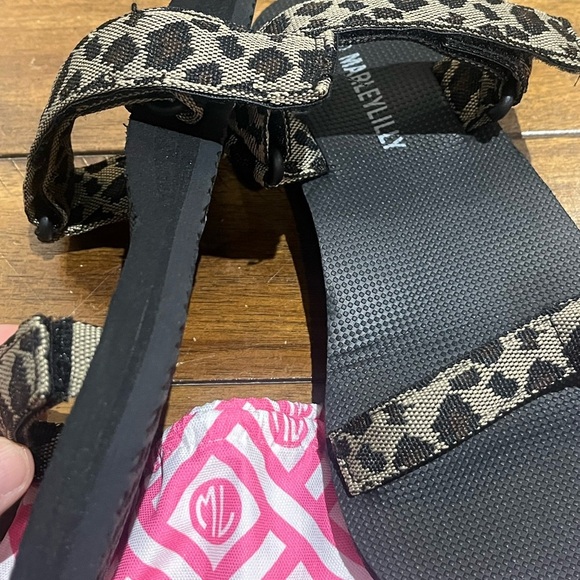 Stylish Black and Cream Sandals - Picture 5 of 5